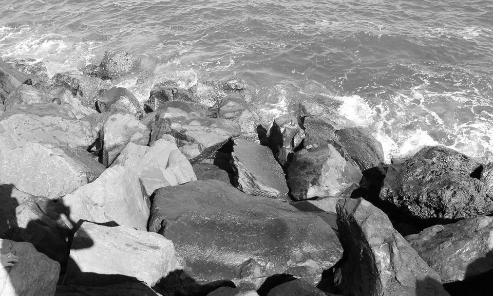 Escollera y rompiente en la costa de Gran Canaria